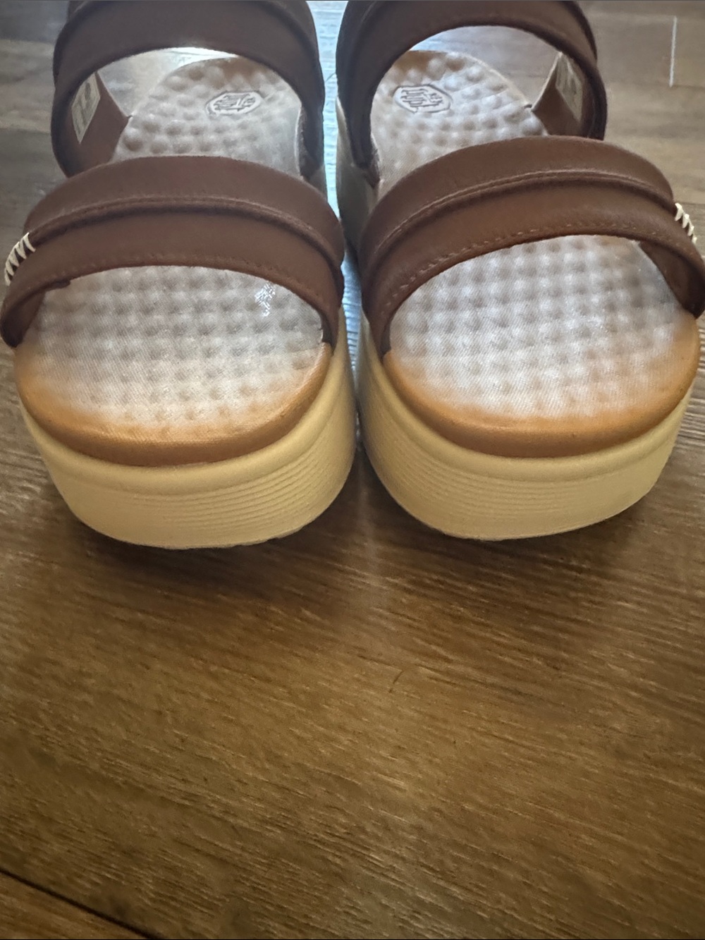 Hey Dude women’s brown strap sandals size 9 - Picture 6 of 8